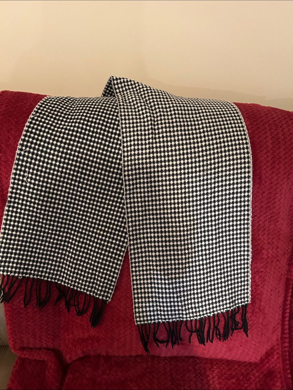D&Y Black and White Houndstooth Scarf